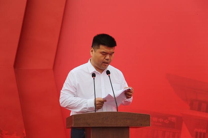 藥都集團總經理、安國市中藥協(xié)會會長李龍受邀出席安國市中藥材批發(fā)交易市場開業(yè)慶典并作致辭